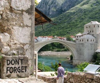 Lapide commemorativa a Mostar